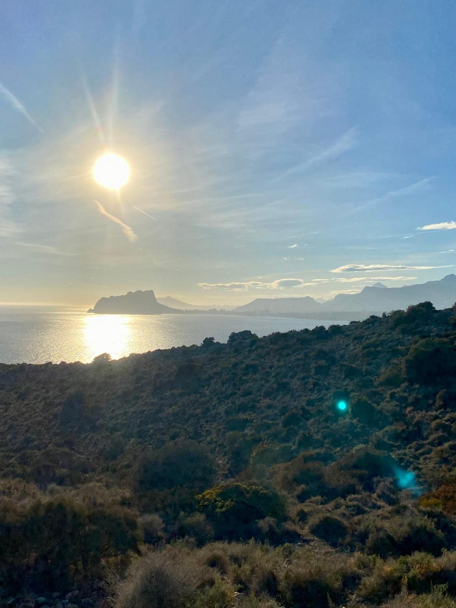 Natalie Calpe Sun 100M To The Beach Center 外观 照片