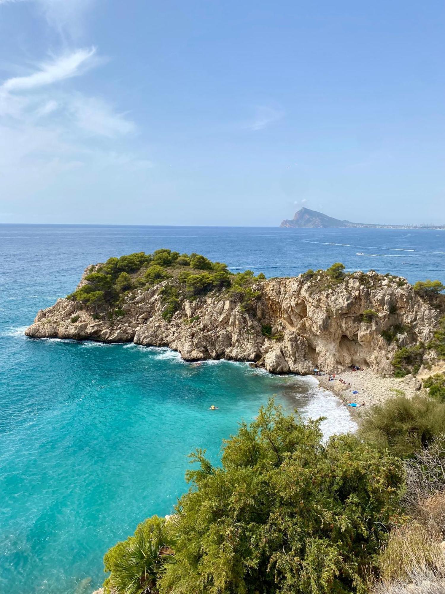 Natalie Calpe Sun 100M To The Beach Center 外观 照片